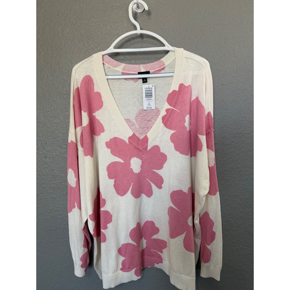 NWT Torrid Pink Floral V-Neck Pullover Sweater SZ 3 Cotton Blend Lightweight - Picture 2 of 10